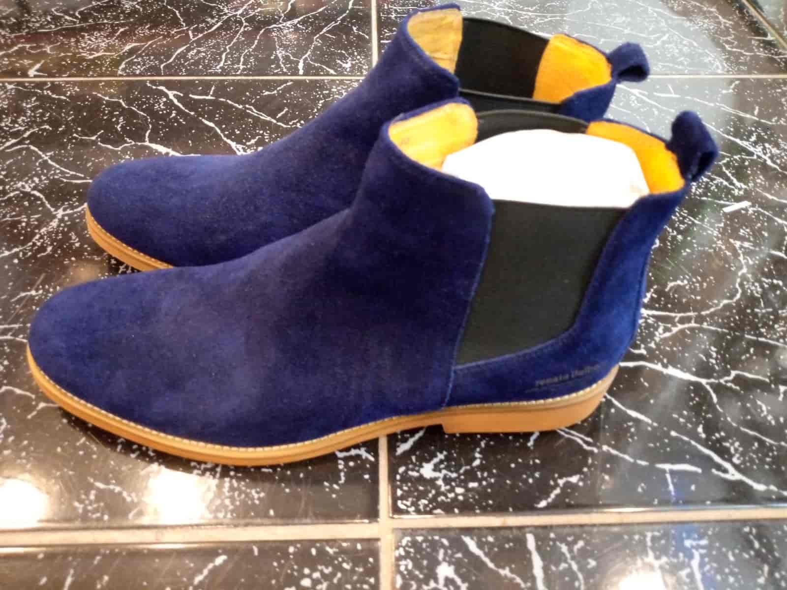 Blue suede men's shoe